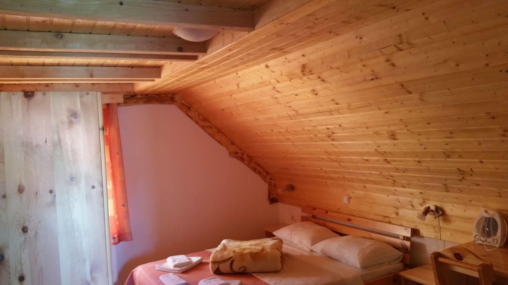 Plitvička Jezera Guest House Plitvice Waterfall מראה חיצוני תמונה