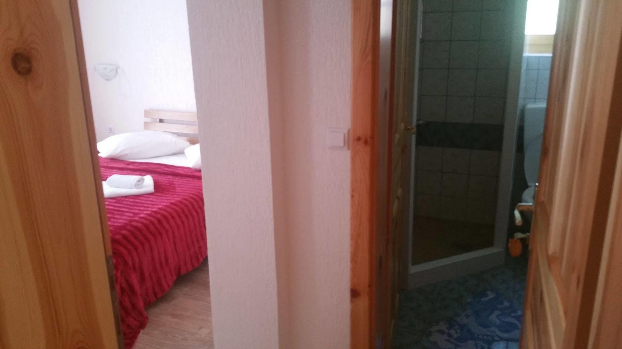 Plitvička Jezera Guest House Plitvice Waterfall מראה חיצוני תמונה